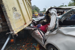 Bungo Gempar, Travel Tabrak Belakang Truk Sawit, 2 Penumpang Terjepit Meregang Nyawa