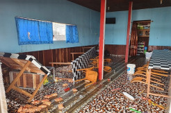 Puluhan Massa Bersenjata Mengamuk Rusak Kantor dan Rumah Bupati Asmat serta Menjarah Ruko