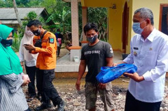 Wakil Bupati Pangandaran Serahkan Bantuan kepada Korban Kebakaran