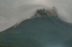 Dini Hari Merapi Semburkan Wedus Gembel Sejauh 1,2 Km, dan 25 Kali Lava Pijar