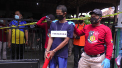 Rekonstruksi Pembunuhan Sekeluarga di Rembang Diwarnai Teriakan Histeris