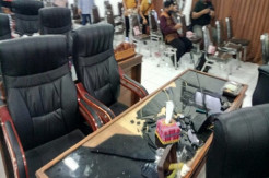 Kekanak-kanakan, Anggota Fraksi PPP DPRD Kabupaten Bima Banting Meja Saat Paripurna