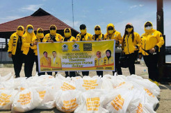 Naik Perahu, KPPG Sumut Salurkan Bantuan untuk Nelayan Seberang