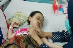 Tragis! Bocah 5 Tahun Ini Jadi Yatim Piatu karena Ayah dan Ibunya Tewas dalam Bus Maut di Sumedang