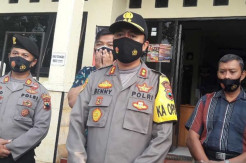 Jamaah Salat Gempar,...