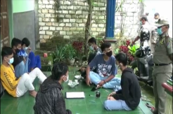 Viral Video Pemuda Cium...