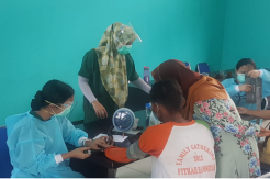 Korban Banjir di Pesisir Muara Gembong Dapat Pengobatan Gratis