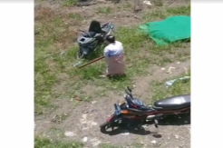 Viral, Wanita Ngamuk dan Rusak Motor Pakai Balok Kayu