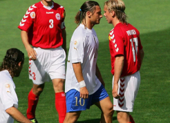 Kapten Legendaris Roma Nyesal Ludahi Poulsen di Piala Eropa 2004