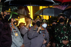 Tiba di Makassar, Panglima TNI dan Kapolri Langsung Masuk ke Gereja Katedral