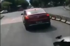 Penampakan Mercy Halangi Mobil Pemadam Kebakaran di Jalanan Denpasar Bali Tak Ditindak Aparat