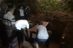 Dimakamkan 1 Liang, Kuburan Lukman dan Yogi Sahfitri Terduga Pelaku Bom di Gereja Katedral Makassar Tergenang Air