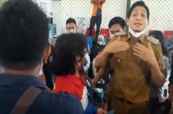 Jatah Makan Telat, Pengungsi Kebakaran Kilang Minyak Balongan Marah Ngadu ke Lucky Hakim