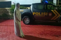 Pura pura Jadi Pocong...