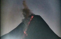 Dini Hari Merapi Tiga Kali Keluarkan Awan Panas, Jarak Luncur Capai 1,8 Km