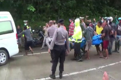 2 Mobil Masuk Jurang usai Tabrakan Beruntun 5 Kendaraan di Sitinjau Lauik Padang, 8 Orang Luka