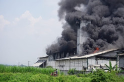 Pabrik Tepung di Mojokerto Terbakar Hebat, Warga Dengar Suara Ledakan Keras