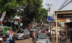 Macet Parah, Warga Keluhkan Jalan di Sekitar Pasar Pucung Jatimulya Depok