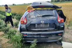 Gadis Remaja Meregang Nyawa saat Mobil yang Dikendarainya Ditabrak Kereta Jenggolo