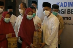 Safari Ramadhan, Anindya Bakrie Berbagi dengan Yatim Piatu di Masjid Namira Lamongan