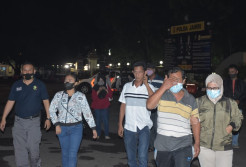 Asyik Bercumbu dan Telanjang...