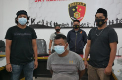 Pinrang Gempar, 2 Pria Bersenjata Katana Terlibat Duel Maut di Tepi Jalan