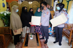 Gagah Berani Hadang Pemuda Bali Usai Sahur, Emak-emak Diapresiasi Kapolres Bungo
