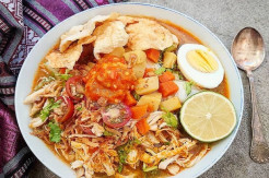 Resep Soto Ayam Belitung, Disajikan Bersama Lontong Cocok untuk Berbuka Puasa