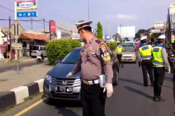 Ratusan Kendaraan Pemudik Berpelat Jabodetabek Tiba di Cirebon Diputar Balik