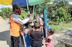 16 Tahun Mengabdi Bergaji Rp200 Ribu, Guru Honorer Ini Sambil Jualan Es Keliling