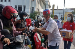 Peduli dengan Pengguna Jalan, Perindo Sumut Bagikan 500 Paket Takjil