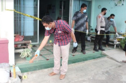 Dengan Tangan Kosong,...