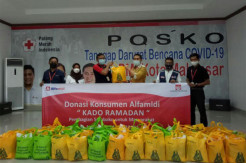 1.000 Paket Sembako Donasi Konsumen Alfamidi Disebar ke 11 Daerah di Sulsel