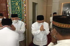 Kota Koba Diguyur Hujan Lebat, Bupati Bangka Tengah Alihkan Lokasi Salat Idul Fitri