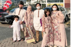 Ini Penampilan Ahmad Dhani Berbaju Koko Kembar  dengan Daffi Nugraha Anak Mulan Jameela!