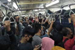 Ditegur Menhub, PT KCI Akan Batasi Jumlah Penumpang per Gerbong