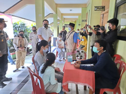 Ditreskrimsus Poda Metro Jaya Gencarkan Swab Antigen Kepada Pemudik di Kalibata