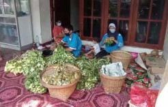 Jeritan Hati Produsen Ketupat di Madiun, Larangan Mudik Sebabkan Omset Turun Hingga 50 Persen