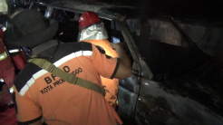 Ditinggal Anjangsana Lebaran, Minibus Tiba-tiba Terbakar di Pinggir Jalan
