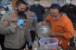Racik dan Oplos Miras Impor Ilegal di Kamar Kos, Pria Asal Jakarta Dibekuk di Bali