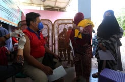 Perkuat Imun, 400 Lebih Warga Surabaya Disuntik Nanogold