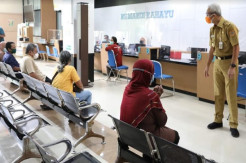 Pasien COVID-19 Ditunggui Keluarga, Ganjar Tegur Dirut RSUD dan Bupati Kudus
