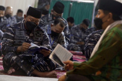 Tangis Pecah di Dermaga Ujung Madura, Saat Lantunan Yasin Mengalun untuk Prajurit KRI Nanggala-402