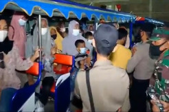 Ada yang Positif COVID-19, Tangis Rombongan Warga Pecah di Atas Kereta Kelinci