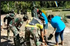 Emak-Emak di Koltim Angkat Skop Bantu TNI Bangun Gereja
