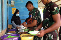 Kisah TKI Kolaka Timur, Rela Pulang dari Malaysia demi Bantu TNI Bangun Kampungnya