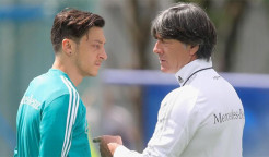 Era Baru, Joachim Loew Mau Perbaiki Hubungan dengan Oezil