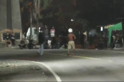 Medan Membara, Bersenjatakan Batu dan Pedang 2 Kubu Remaja Tawuran di Tugu Sei Nonang
