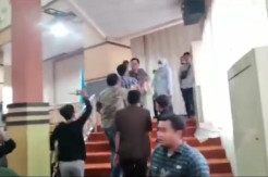 Bone Gempar, Anggota DPRD Ricuh dan Saling Tantang Adu Jotos Saat Rapat Dengar Pendapat