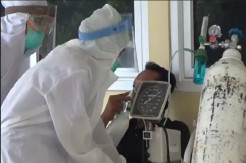 COVID-19 Menggila di Kediri, Pasien Terpaksa Dirawat di Lobi IGD dan Tenda